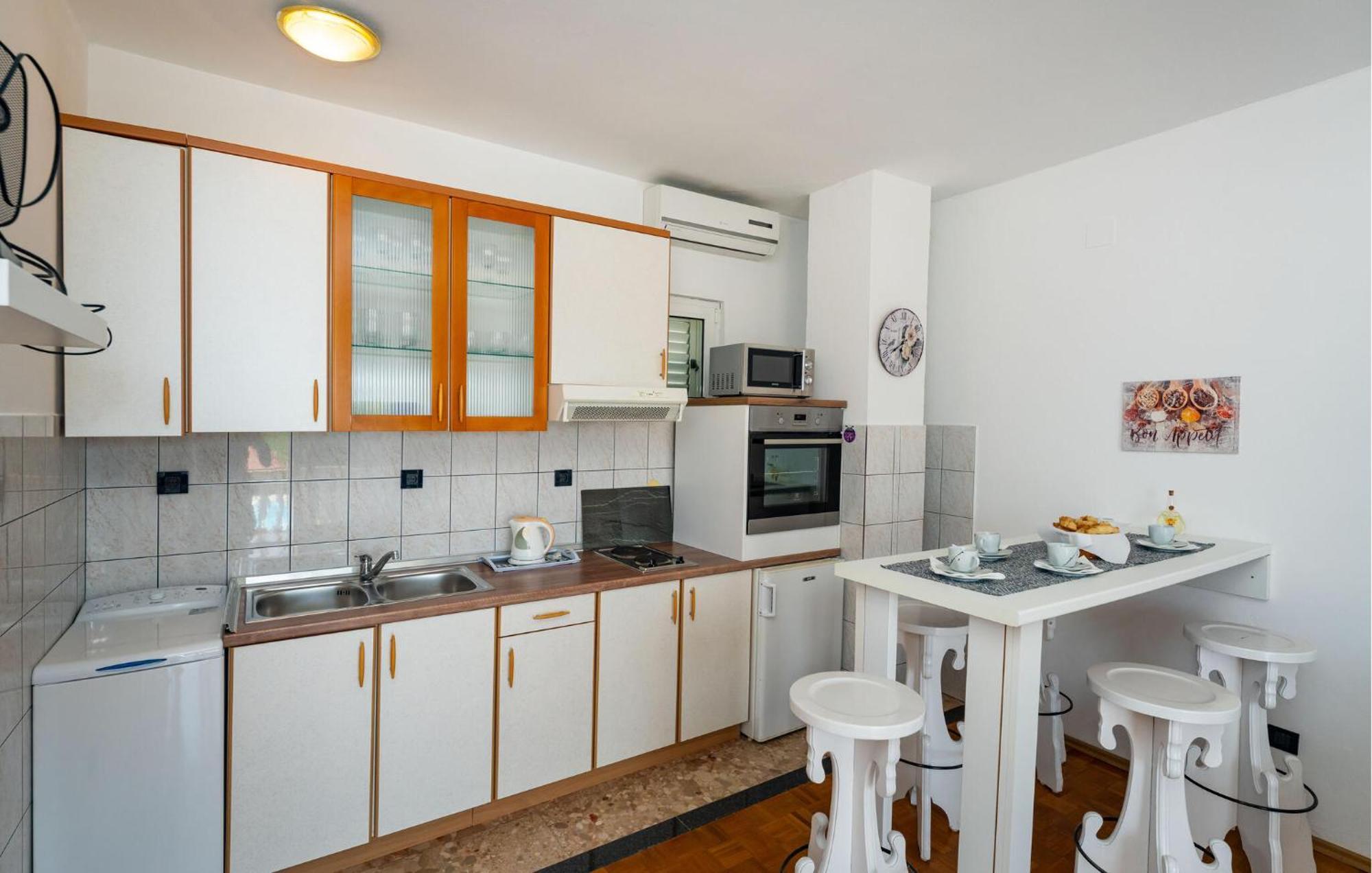 Beautiful Apartment In Galovac With Kitchen Exteriör bild