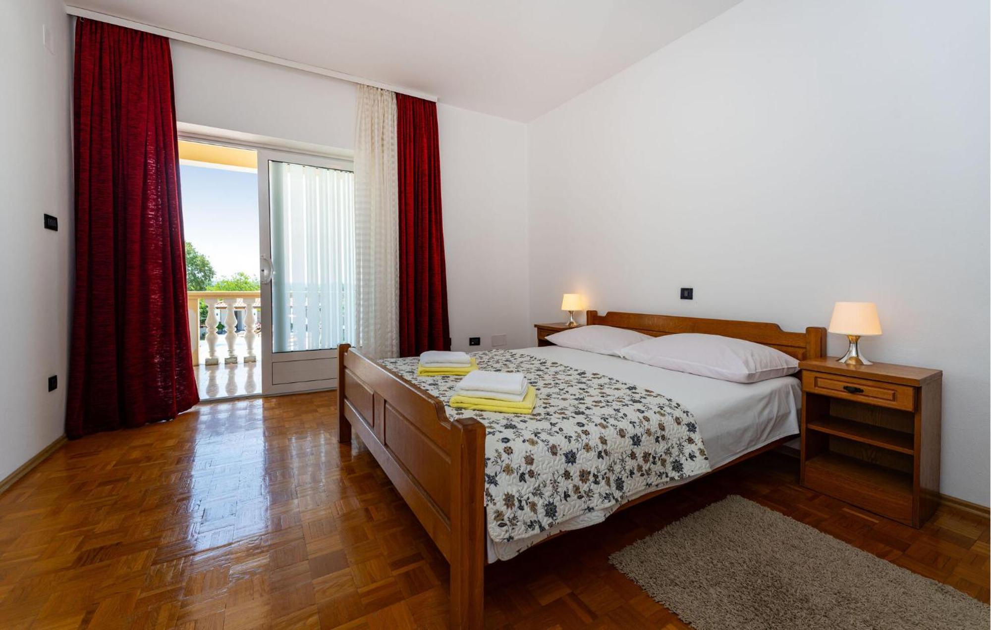 Beautiful Apartment In Galovac With Kitchen Exteriör bild