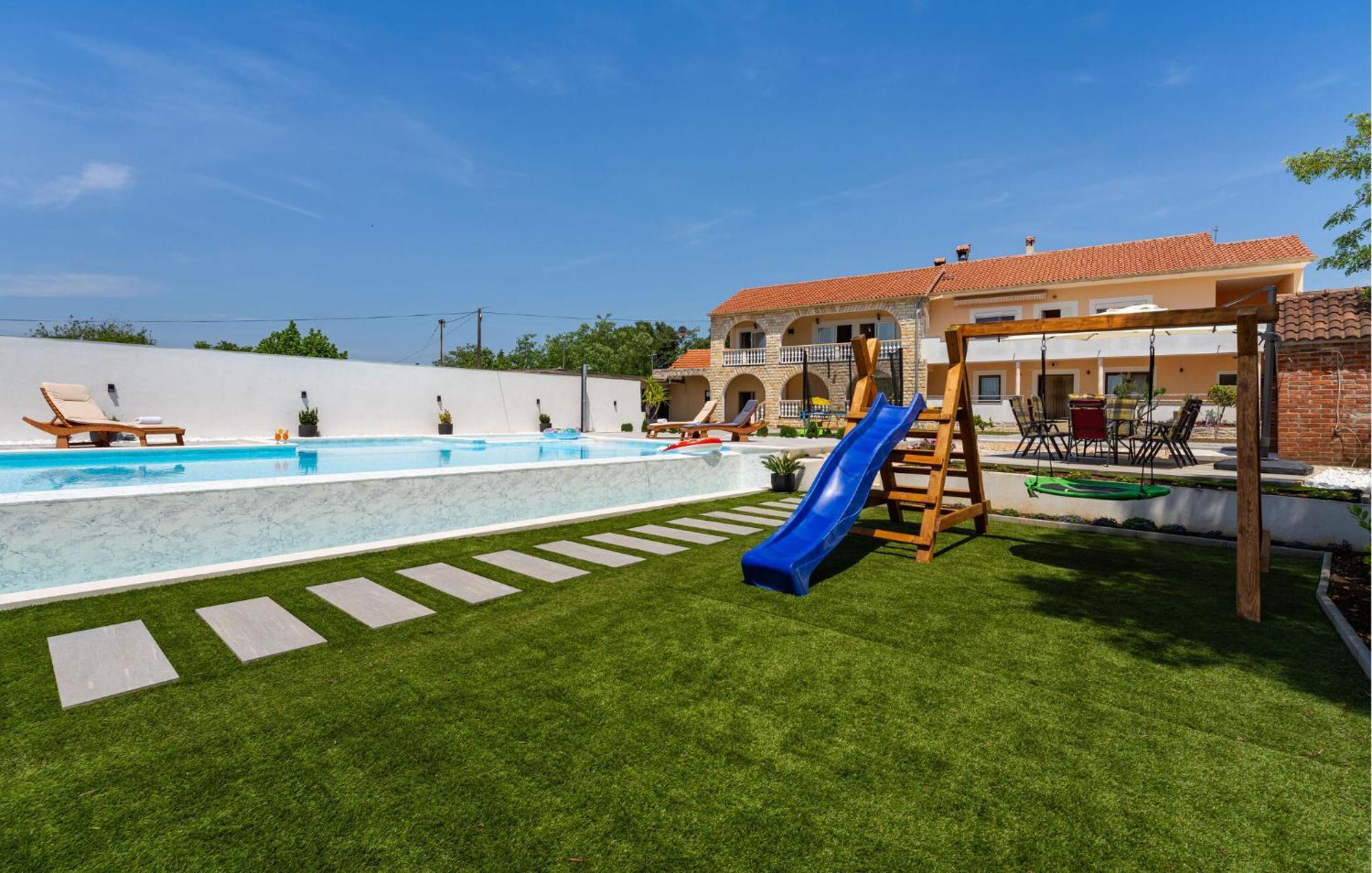Beautiful Apartment In Galovac With Kitchen Exteriör bild