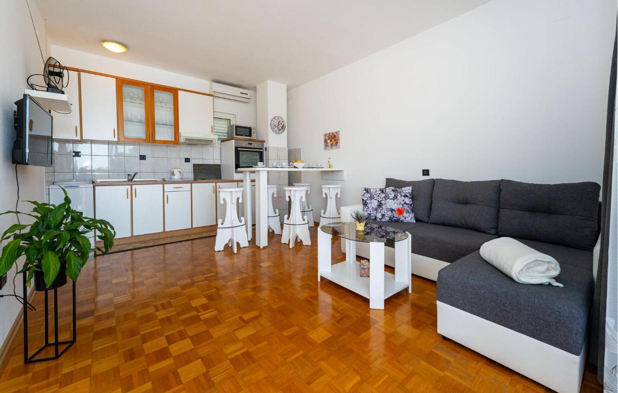 Beautiful Apartment In Galovac With Kitchen Exteriör bild