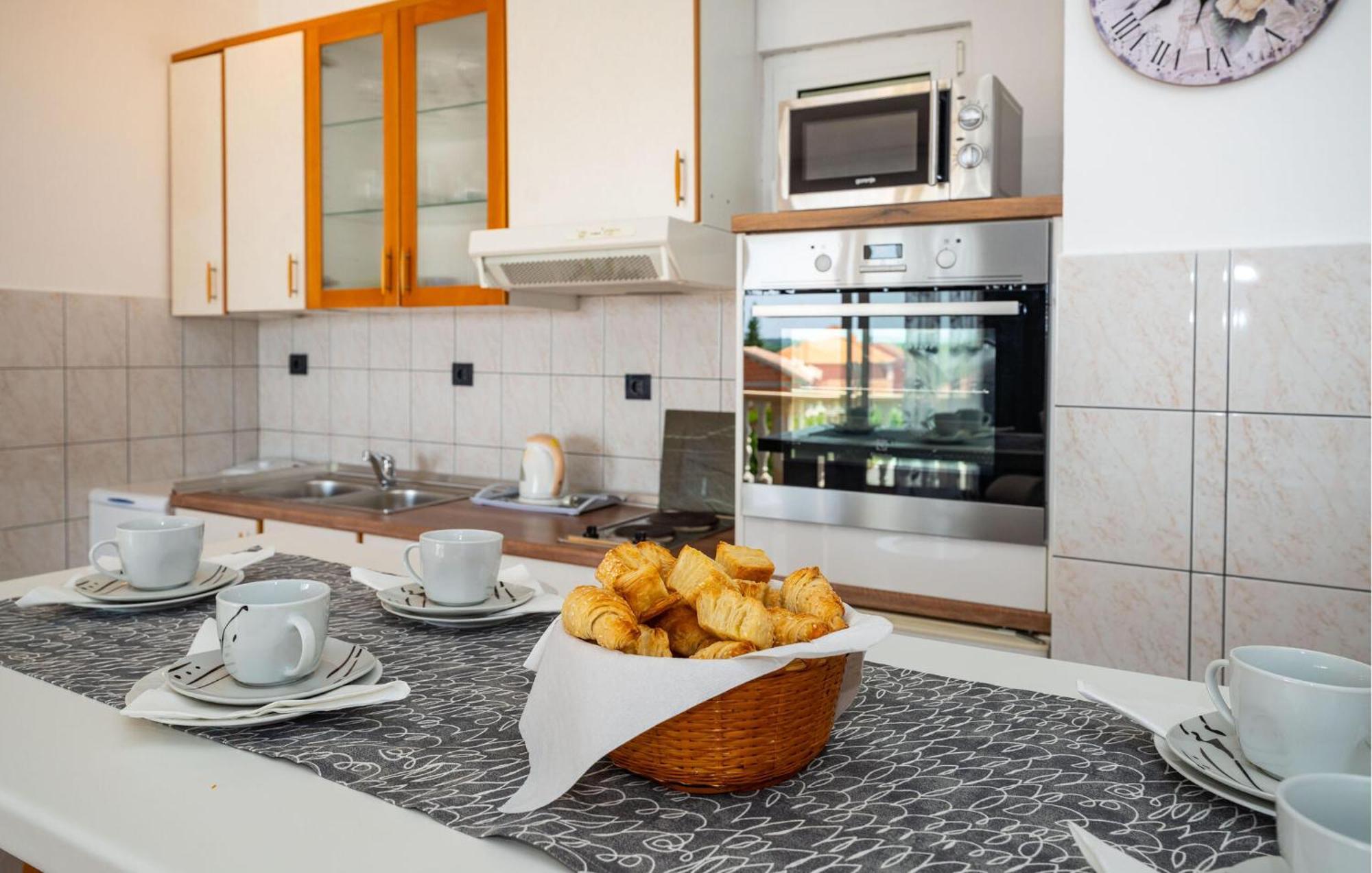 Beautiful Apartment In Galovac With Kitchen Exteriör bild