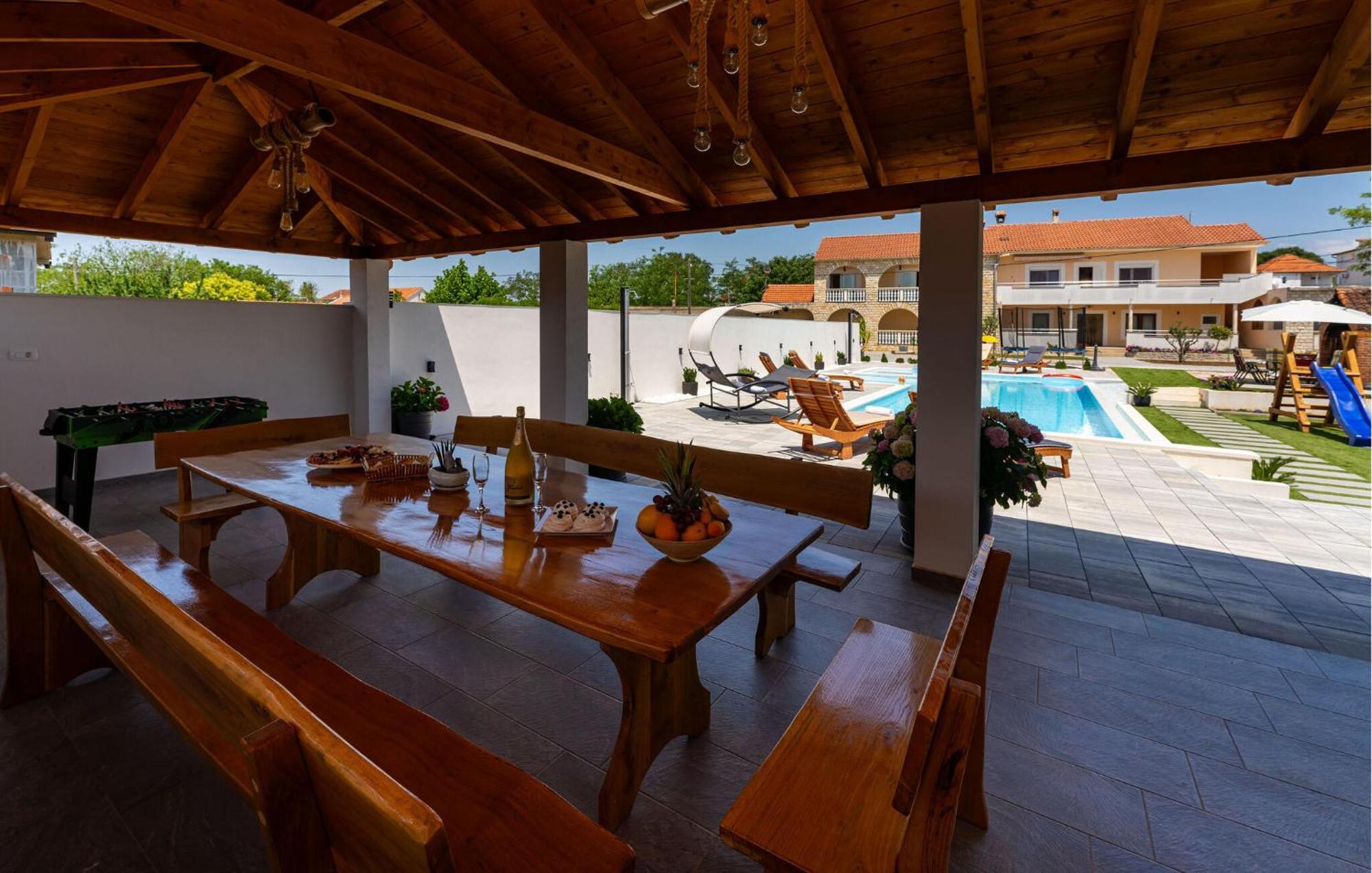 Beautiful Apartment In Galovac With Kitchen Exteriör bild